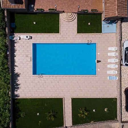 Pool Ena