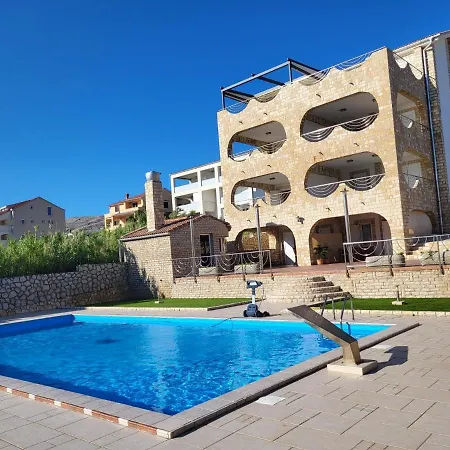 Apartment Pool Ena
