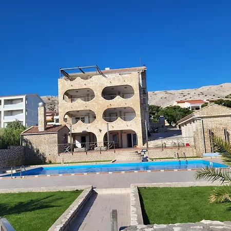 Apartment Pool Ena