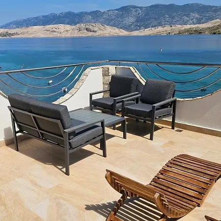 Apartment Pool Ena *