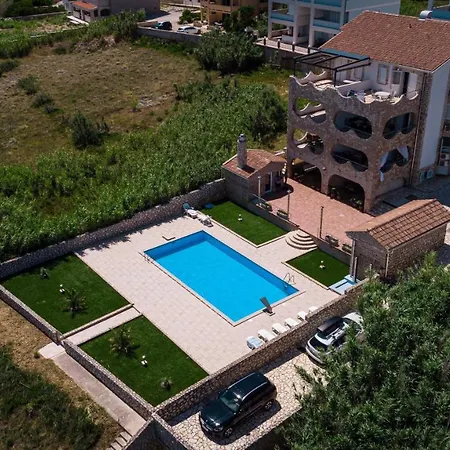 Pool Ena Apartment *