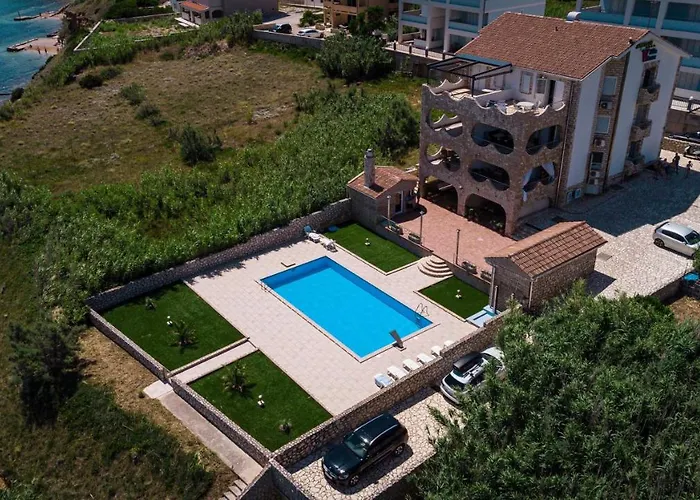 Pool Ena 아파트 *