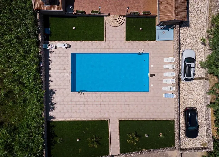 Pool Ena